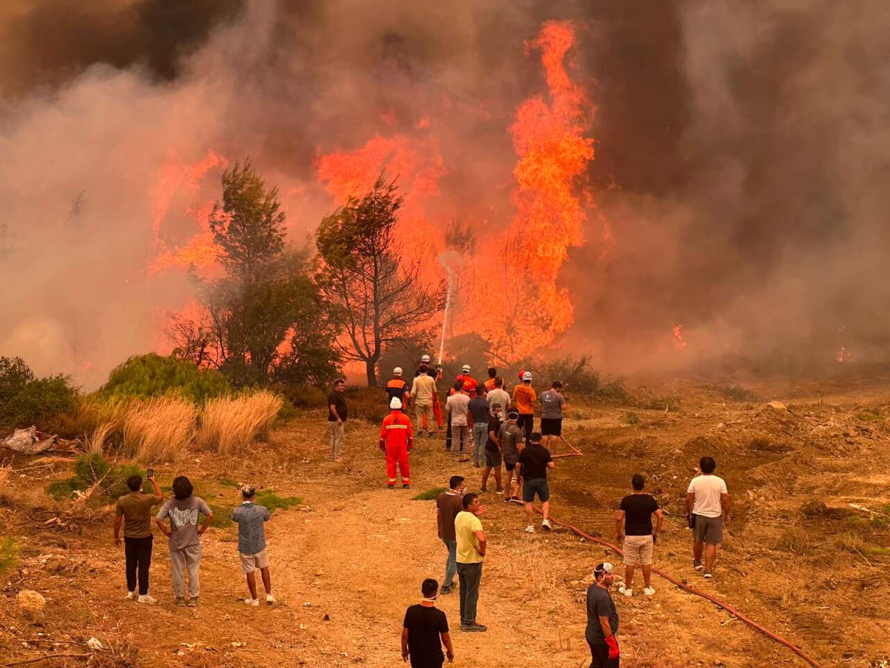 Yerli ve Milli Güç Yangında Sahada: NEFES Helikopteri Destek Verdi, Muğla'daki 2 Yangın Kısmen Kontrol Altına Alındı 6